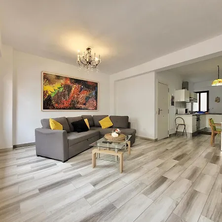 Apartment 7 Esquivel *