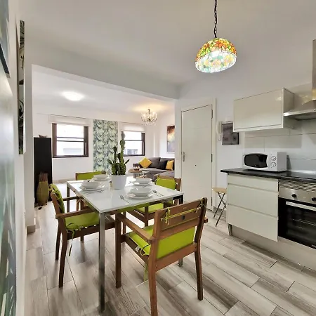 7 Esquivel Apartment *