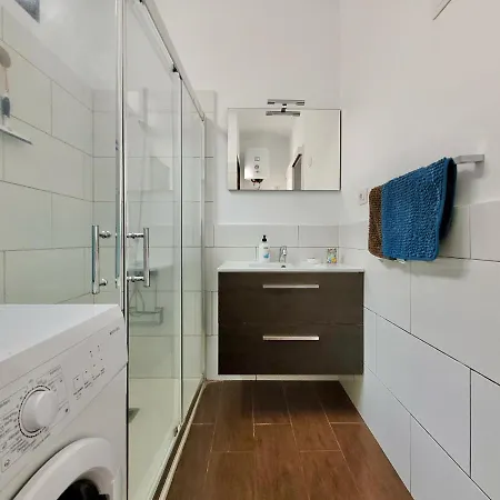 7 Esquivel Apartment *